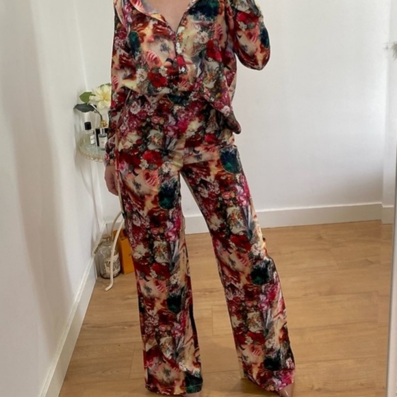 Femme Renaissance Rose Print Wide Leg Pants - Picture 5 of 6